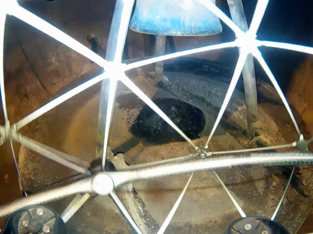 Inspektion Rührwerk mit Flyability ELIOS Drohne im Faulturm
