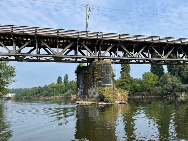 Eisenbahnbrücke in der Ruhr