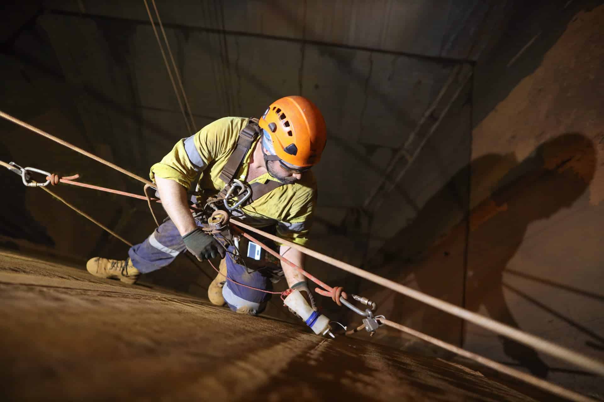 Industriekletterer bei der Arbeit