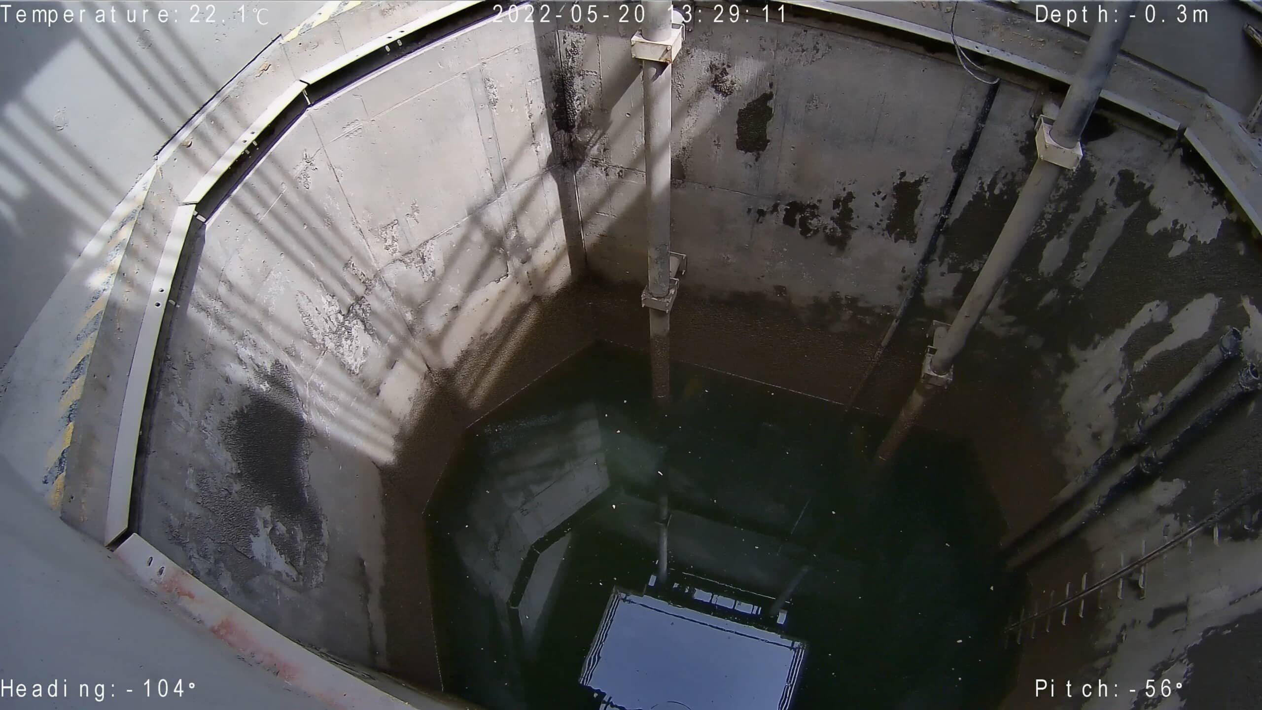Inspektion eines Wasserbecken eines Deichkreuzungsbauwerks