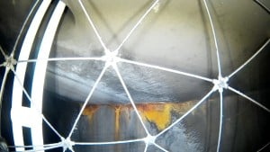 Tankinspektion mit der Flaybility ELIOS Inneninspektion Tank - durchrostet