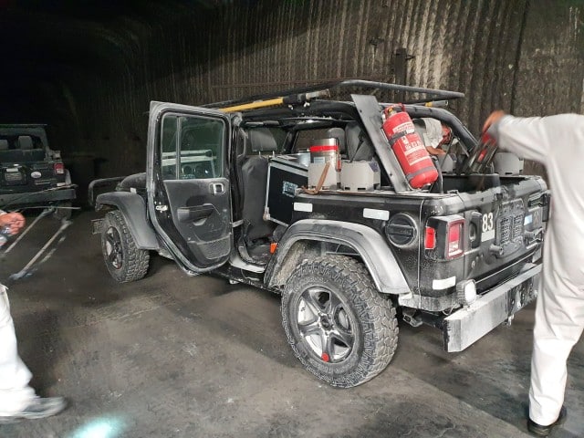 Jeep untertage im Bergwerk