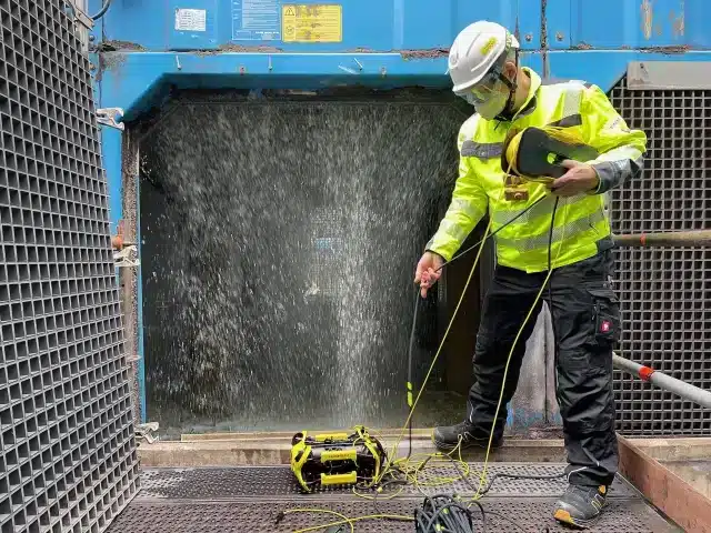 Inspektion eines Kühlturms per Unterwasserdrohne